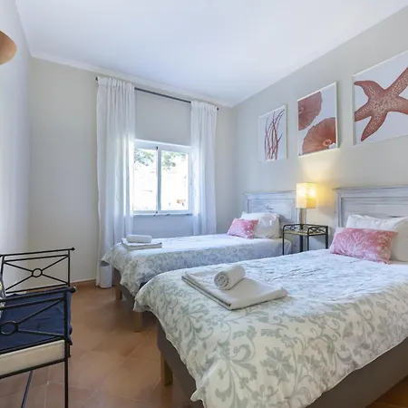 Vila Coolhouses Algarve Luz, Casa Amendoeiras