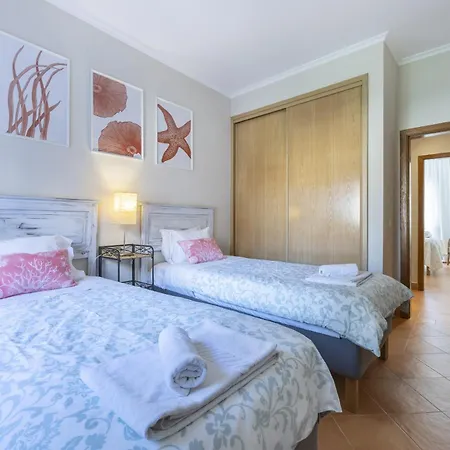 Coolhouses Algarve Luz, Casa Amendoeiras