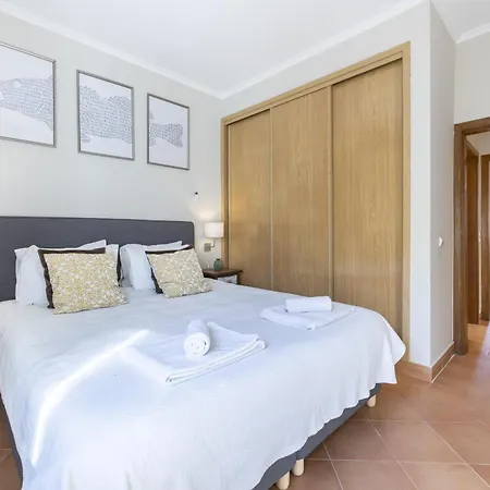 Vila Coolhouses Algarve Luz, Casa Amendoeiras *